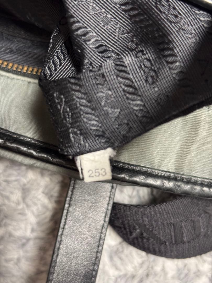 プラダ　トートバッグ 2way ショルダーストラップ付　2VG064