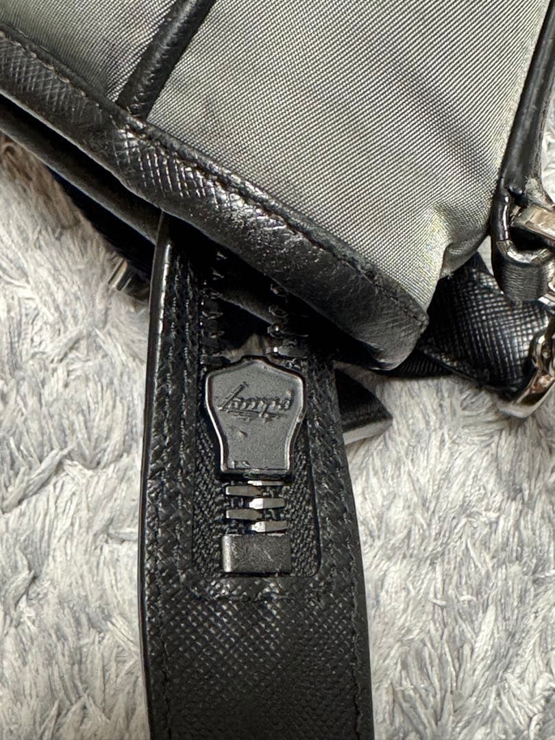 プラダ　トートバッグ 2way ショルダーストラップ付　2VG064