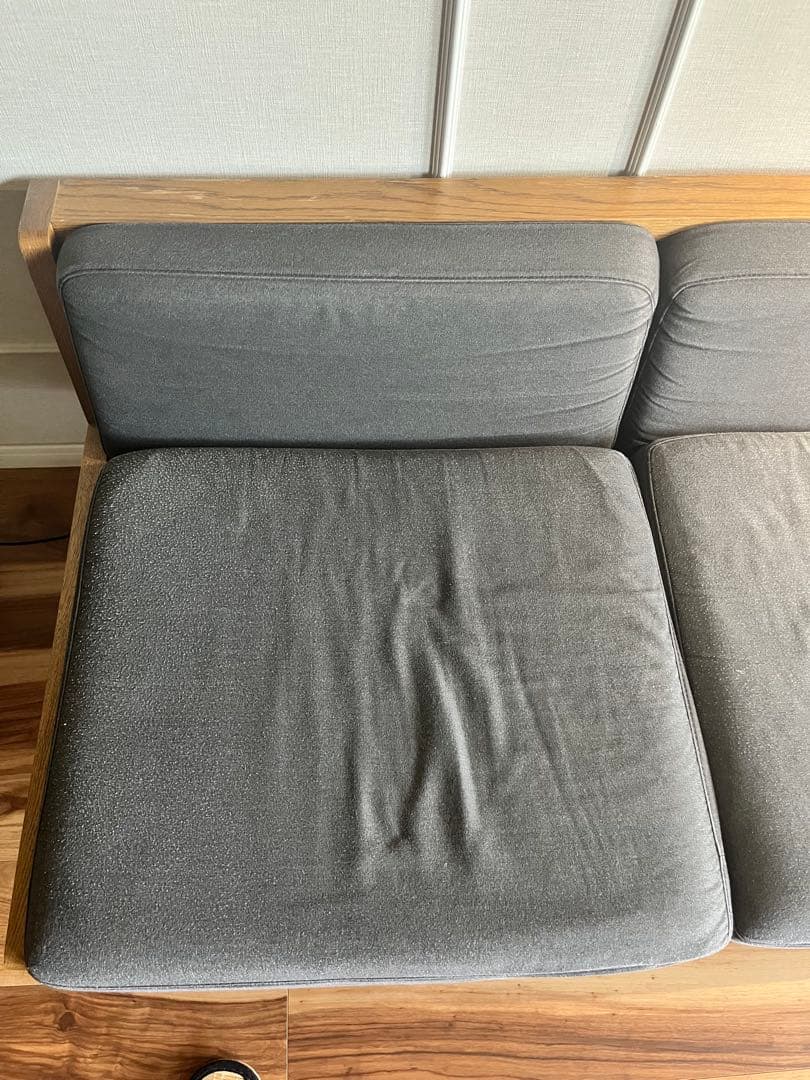 グレー ファブリックソファ 木製フレーム