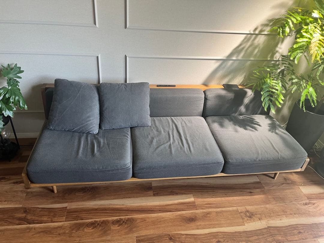 グレー ファブリックソファ 木製フレーム