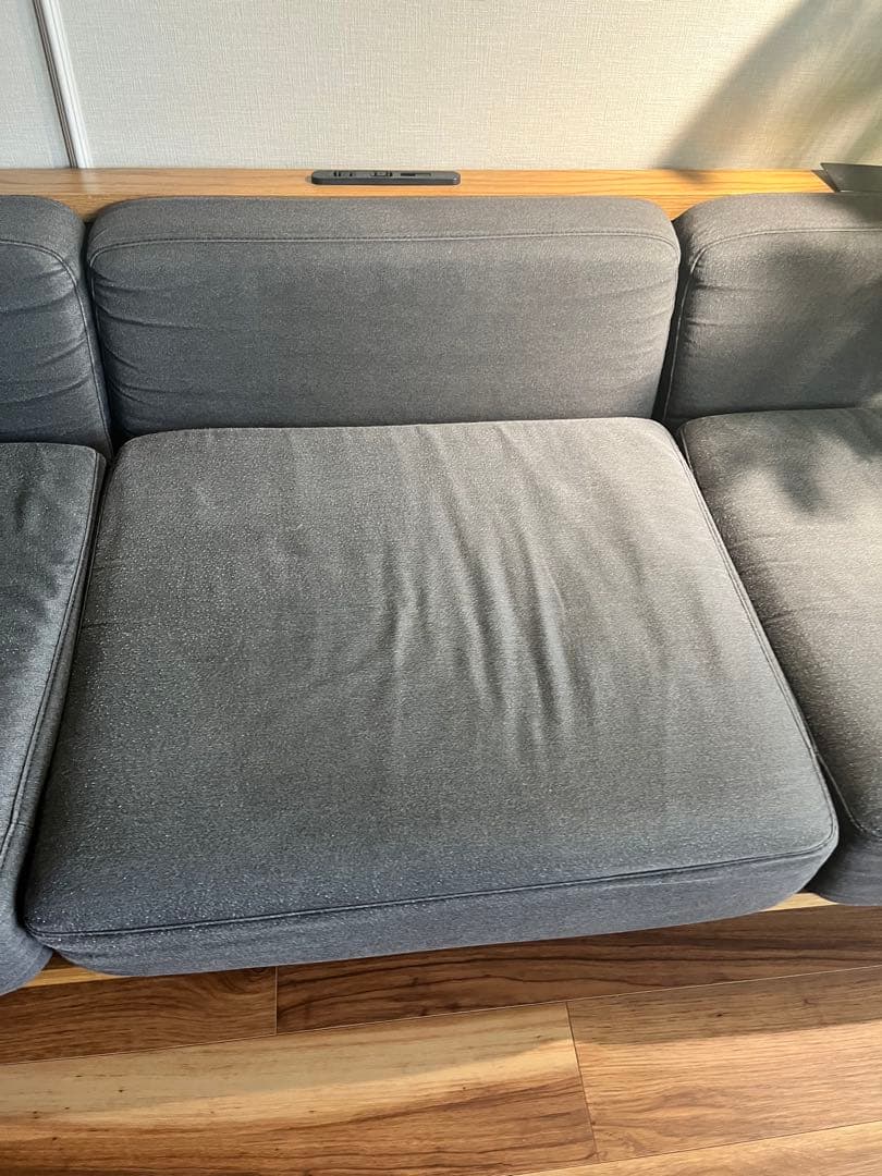 グレー ファブリックソファ 木製フレーム