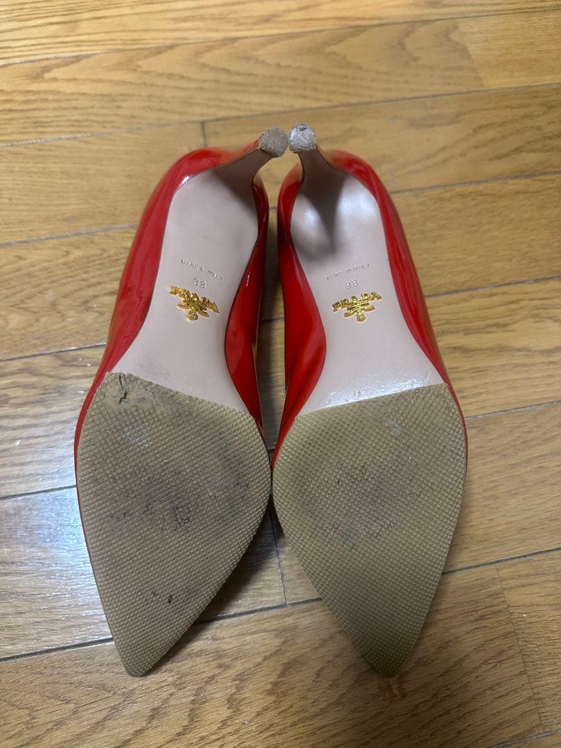 PRADA / レッド ポインテッドトゥ ハイヒール