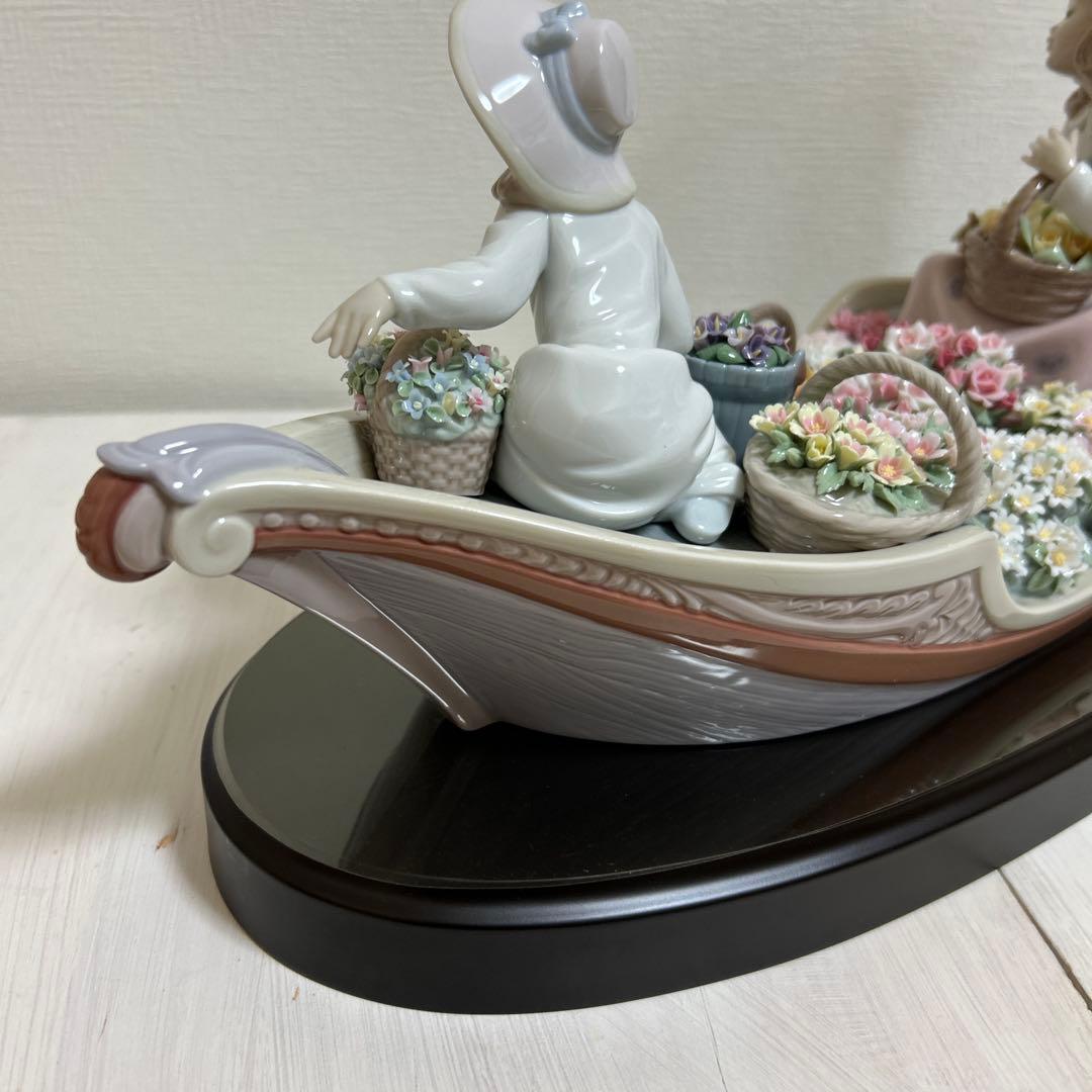 リヤドロLLADRO「バルコ・デ・フローレス」新品！台座付き！