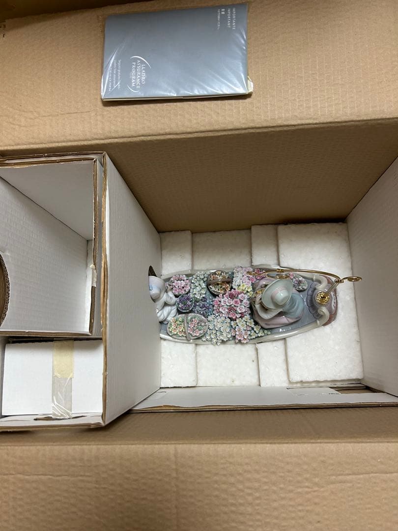 リヤドロLLADRO「バルコ・デ・フローレス」新品！台座付き！