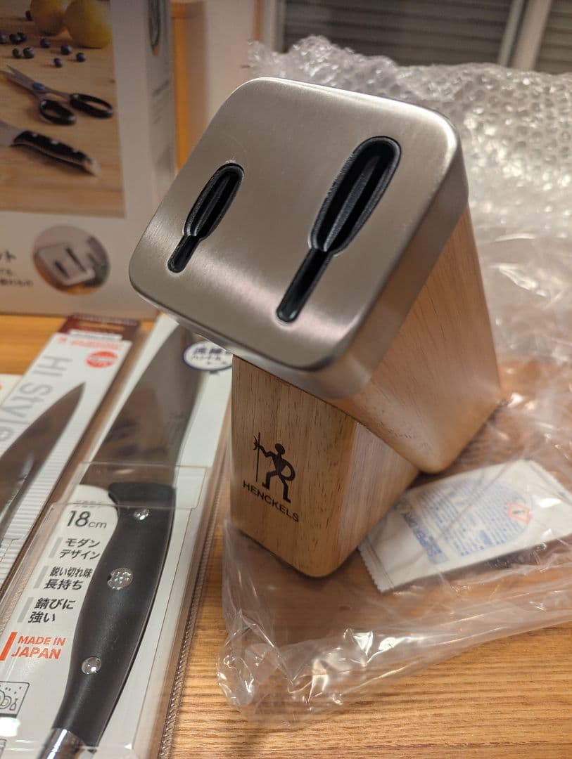 【掘り出し物】HENCKELS 　包丁、包丁研ぎつきホルダー　おしゃれ
