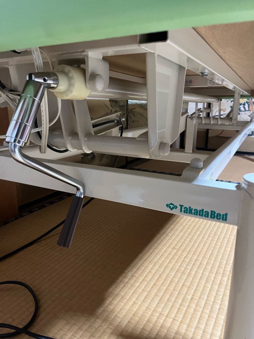 高田製作所整体ベッド！有孔手動アイホットハイロー！