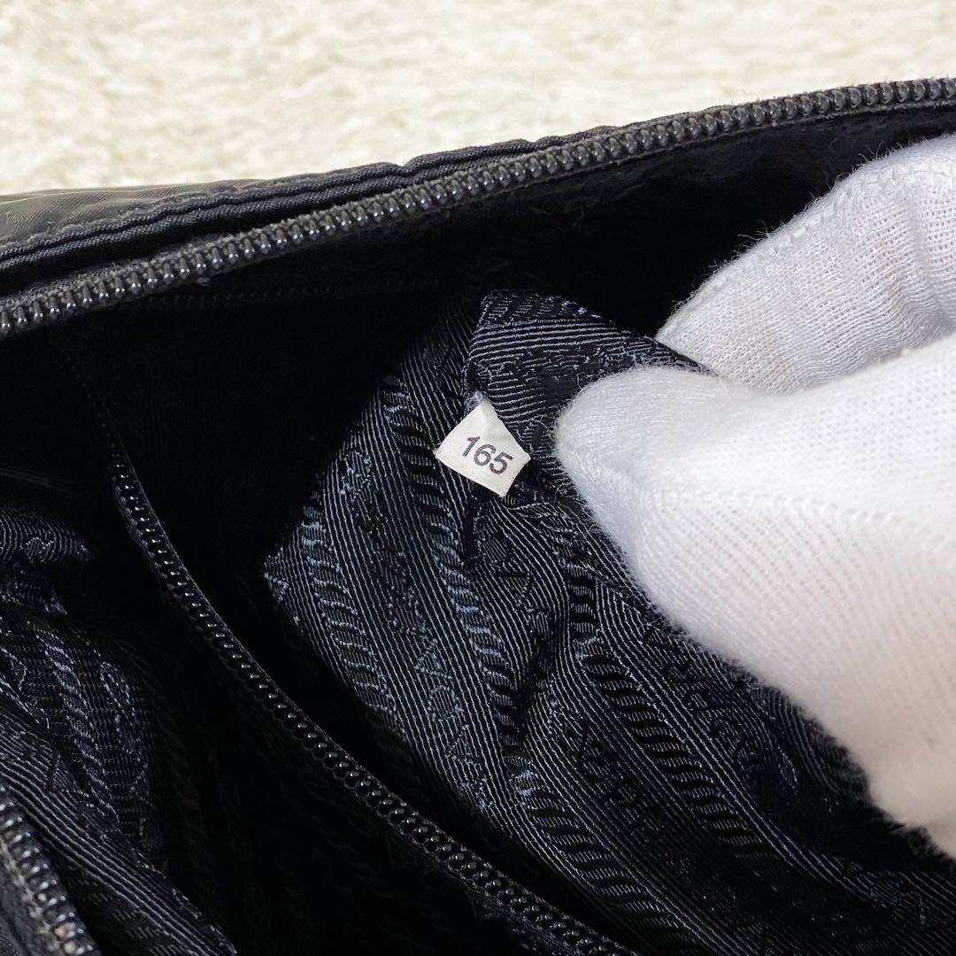 近代モデル【美品】プラダ メッセンジャーバッグ トライアングルロゴ