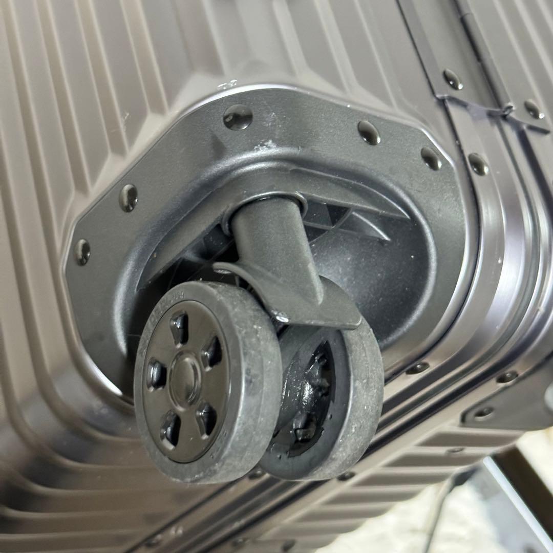 美品✨メルセデスベンツ　AMG スーツケース　4輪　アルミ　キャリーケース