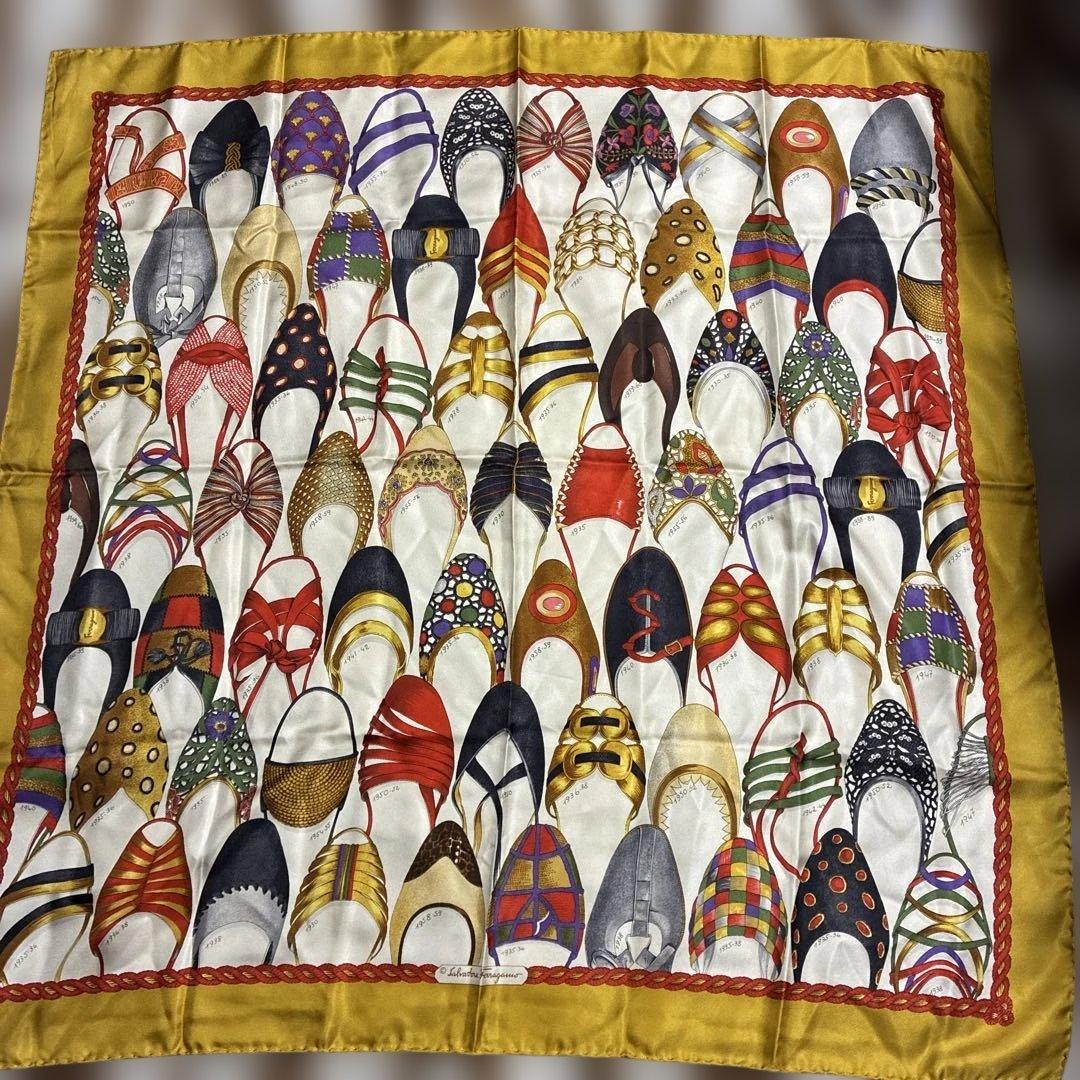 Salvatore Ferragamo シルクスカーフ 1997年製