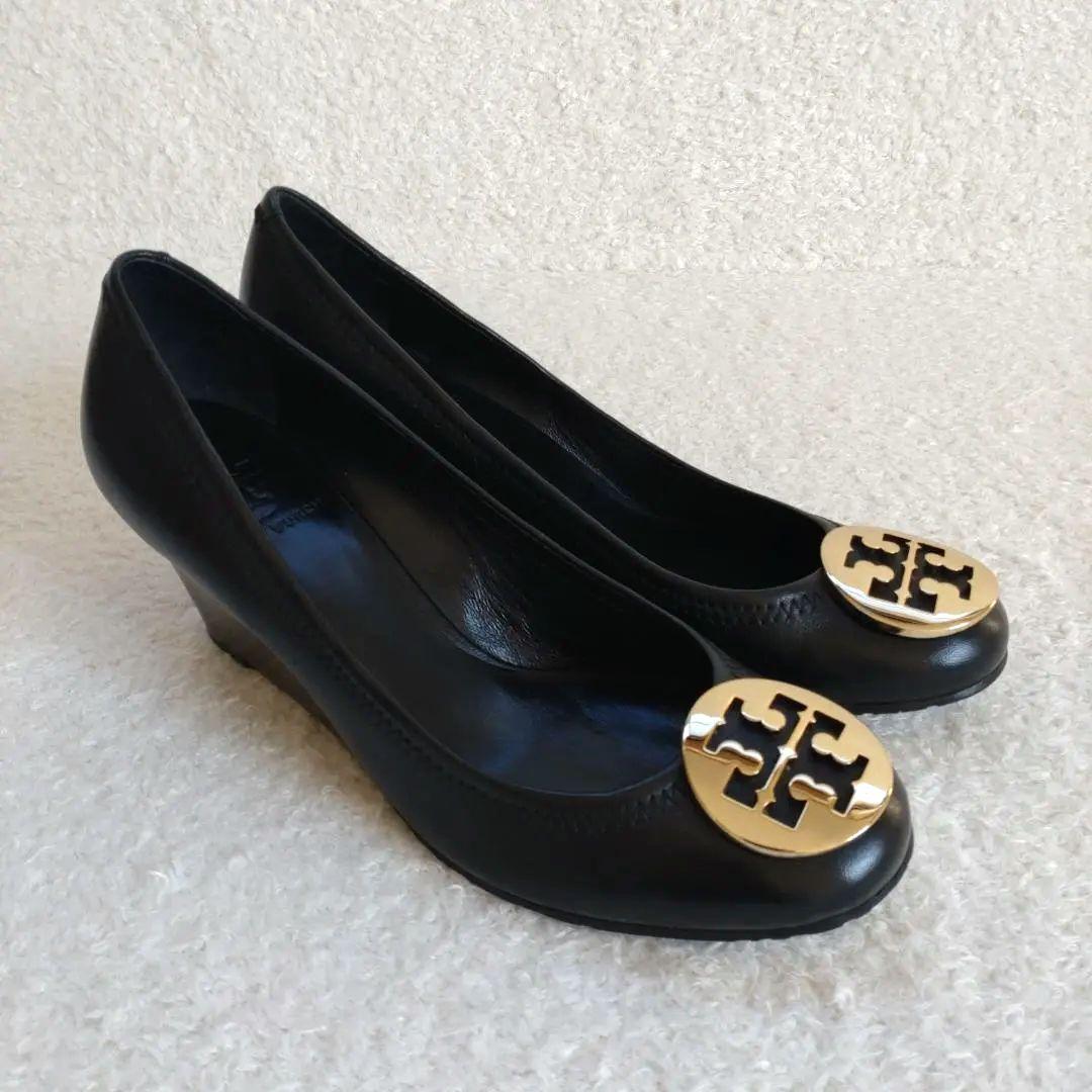 トリーバーチ　サリーウェッジ　ブラックパンプス　ゴールドロゴ　カーフスキン　8M