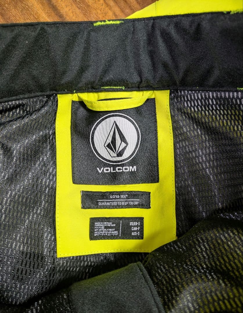 VOLCOM ゴアテックス スノーボードパンツ