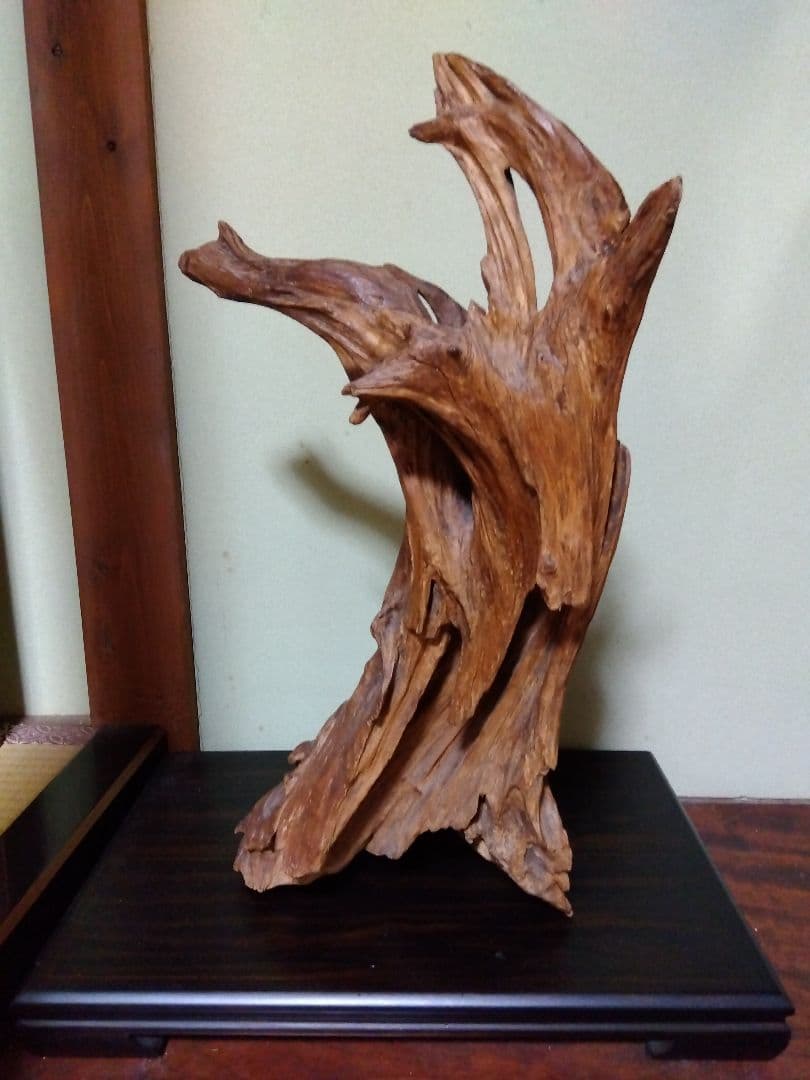 流木の形状 木製置物 黒い台座付き