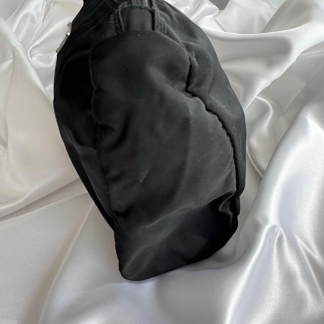 PRADA プラダ ナイロン ポーチ ブラック 三角ロゴ プレート 黒