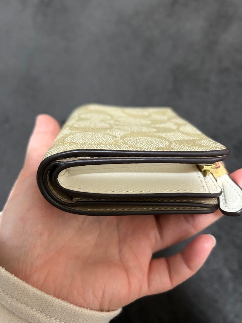 【即日発送・新品未使用】COACH 二つ折り財布 ベージュ
