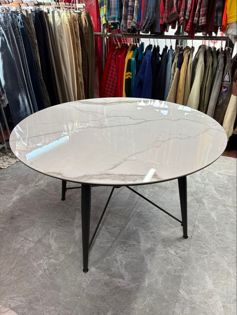 円形ガラストップダイニングテーブル