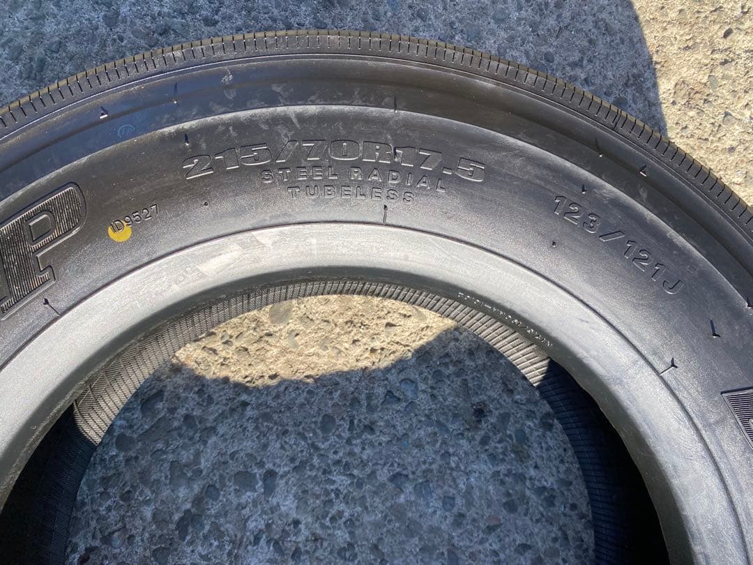DUNLOP DECTES SP122 215/70R17.5 1本のみ2024