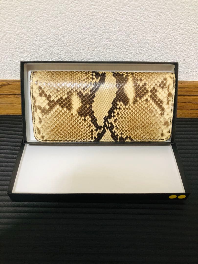蛇革　パイソン　長財布