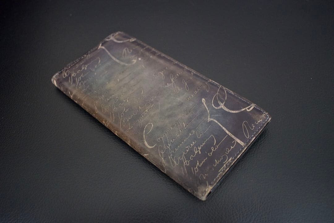 Berluti セコイア カリグラフィ スクリット レザー 長財布 二つ折り