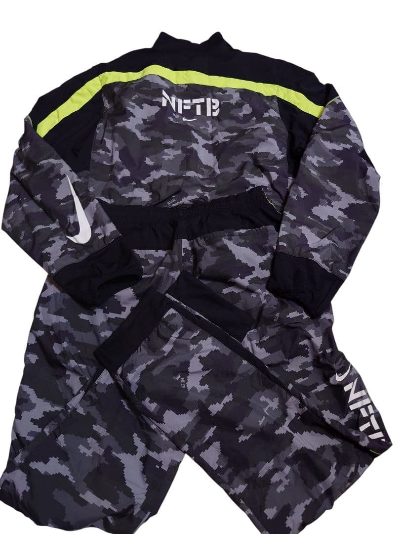 NIKE　NFTB 厚手ピステ　カモフラ柄　セットアップ
