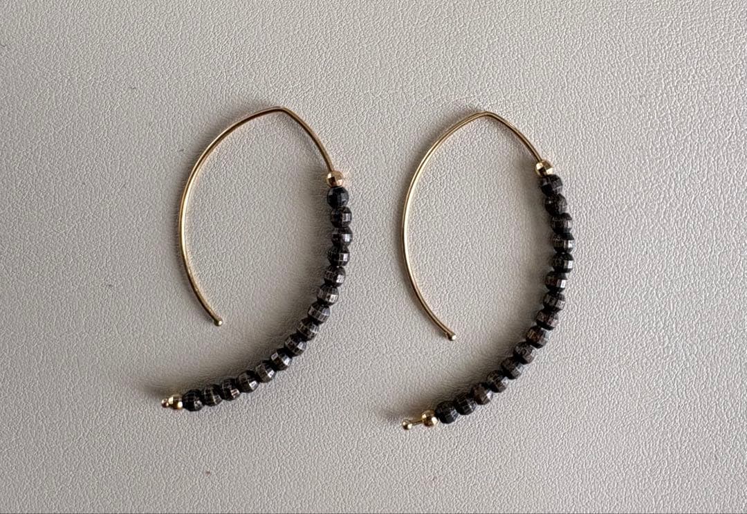 mizuki　スモール　バナナフープピアス　14K グレービーズ