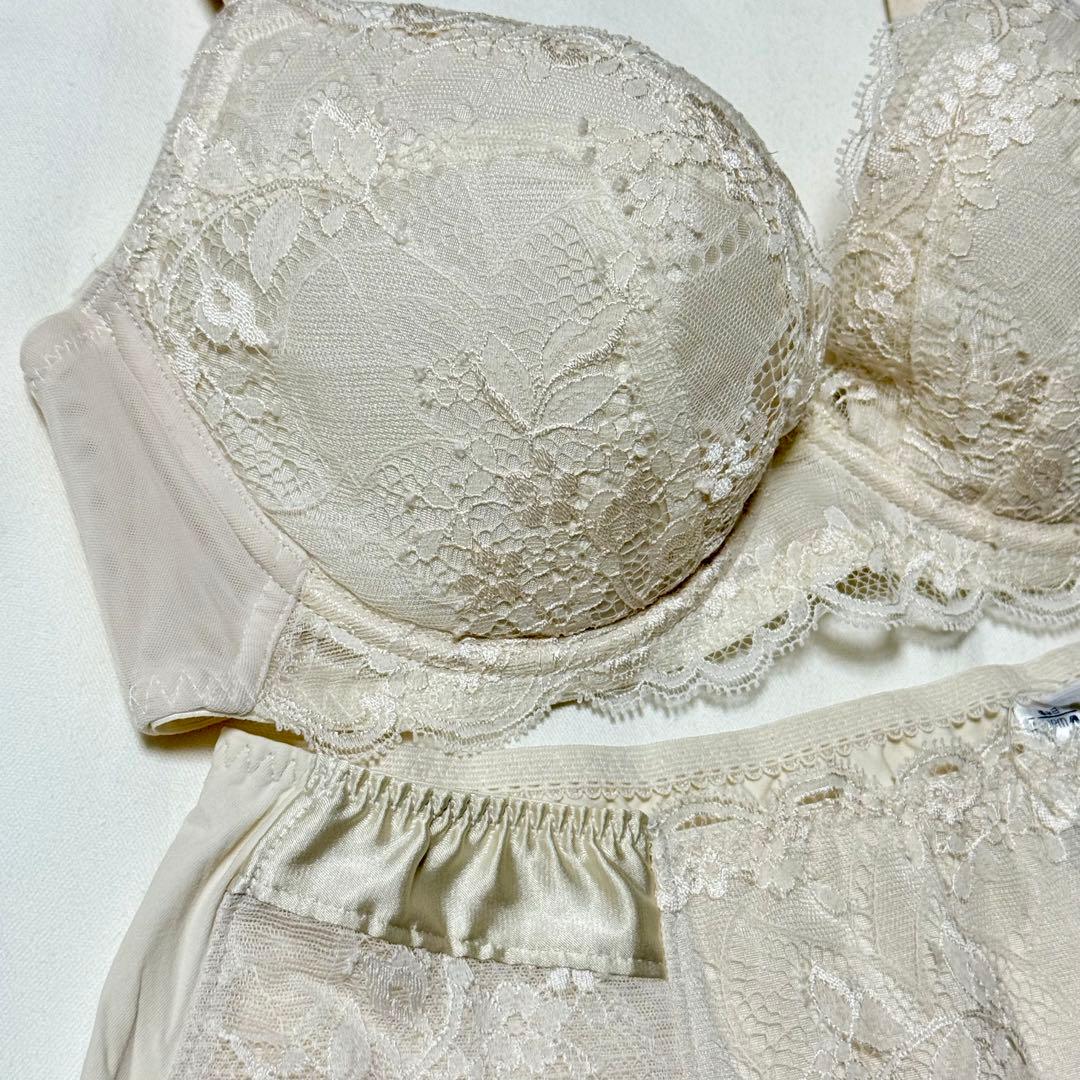 ワコール パルファージュ プッシュアップブラD70M