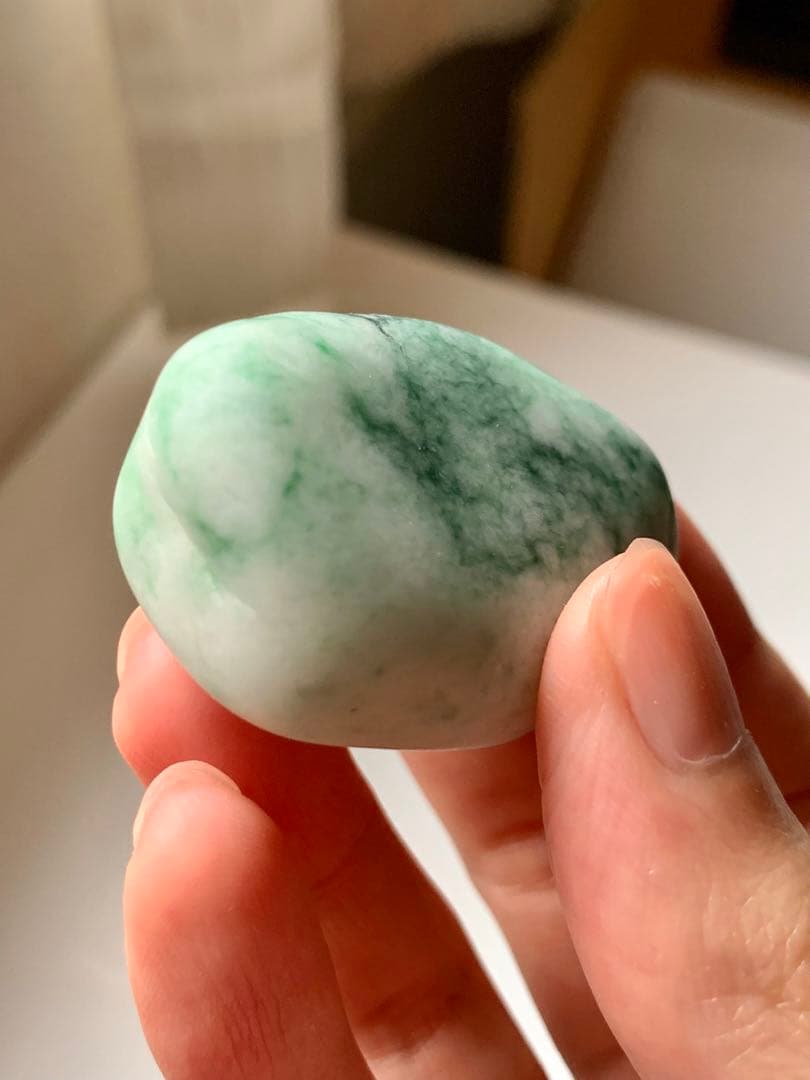 糸魚川ひすい極上の海石　圧砕ろうかん　原石　翡翠　鉱物標本　コン沢　水石　根付