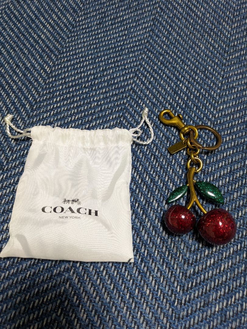 COACH チェリー　さくらんぼ キーホルダー　チャーム