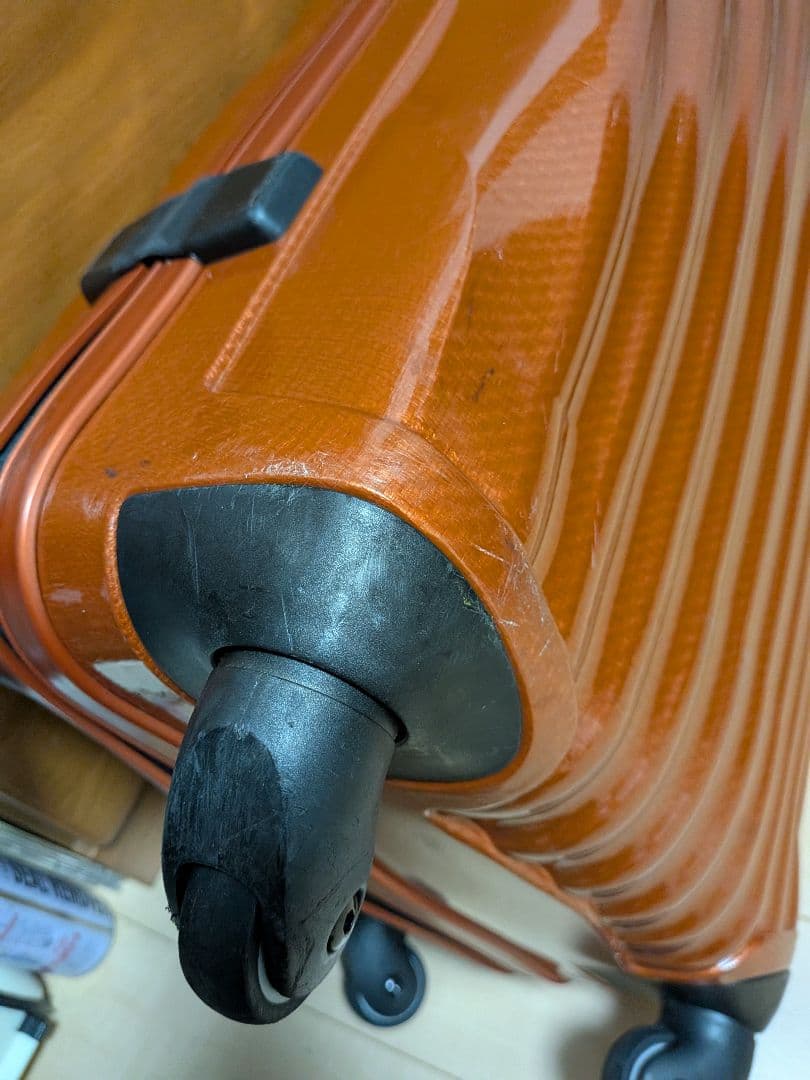 サムソナイト 波状テクスチャー キャリーケース コスモライト 4輪 オレンジ