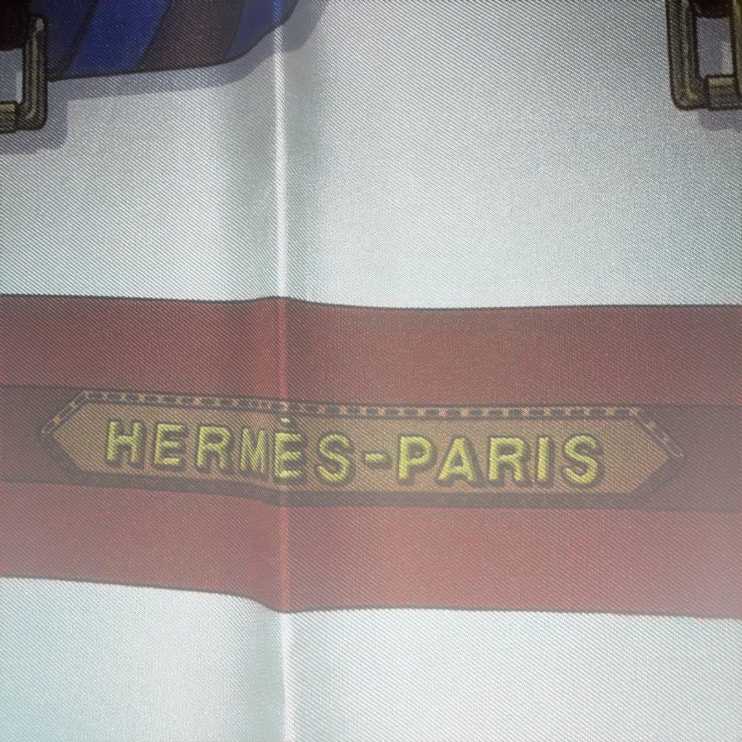 HERMES ・メダルデザイン シルクスカーフ【美品】土日限定価格