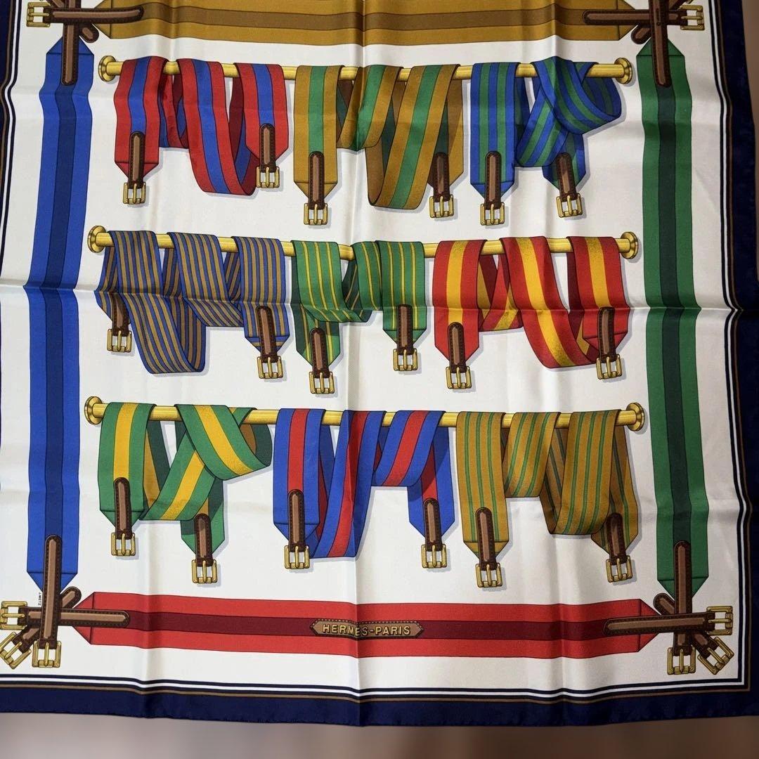 HERMES ・メダルデザイン シルクスカーフ【美品】土日限定価格