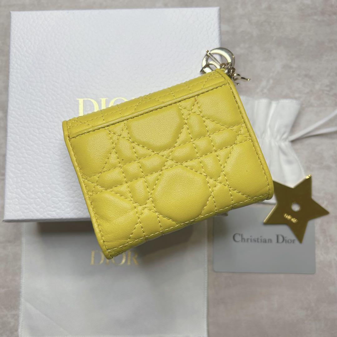 美品 ディオール イエロー キルティング 三つ折り 財布 ロゴ チャーム 人気