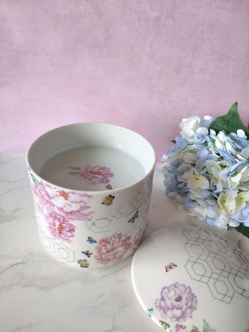 キレイなあのママも使ってる☆ピオニーが高貴で食卓華やぐ三段重