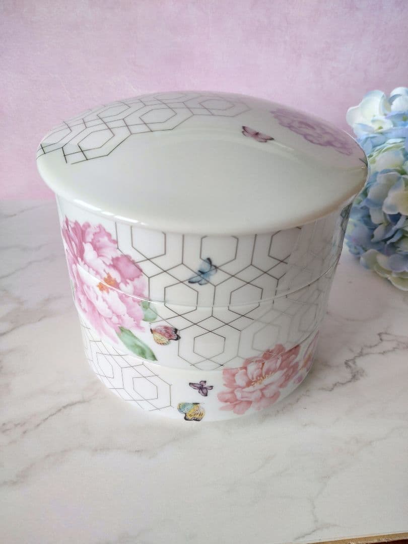 キレイなあのママも使ってる☆ピオニーが高貴で食卓華やぐ三段重