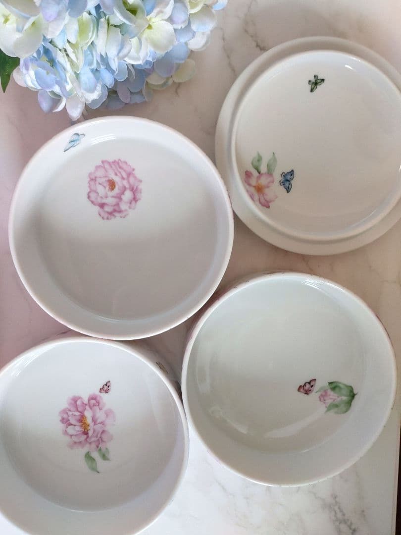 キレイなあのママも使ってる☆ピオニーが高貴で食卓華やぐ三段重