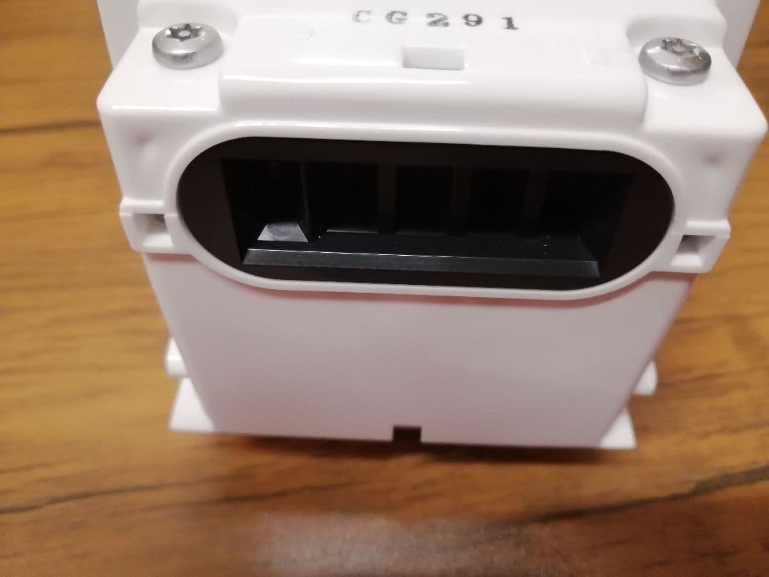 YAMAHA 電動自転車用バッテリーと 充電器。 X83-8212A-04