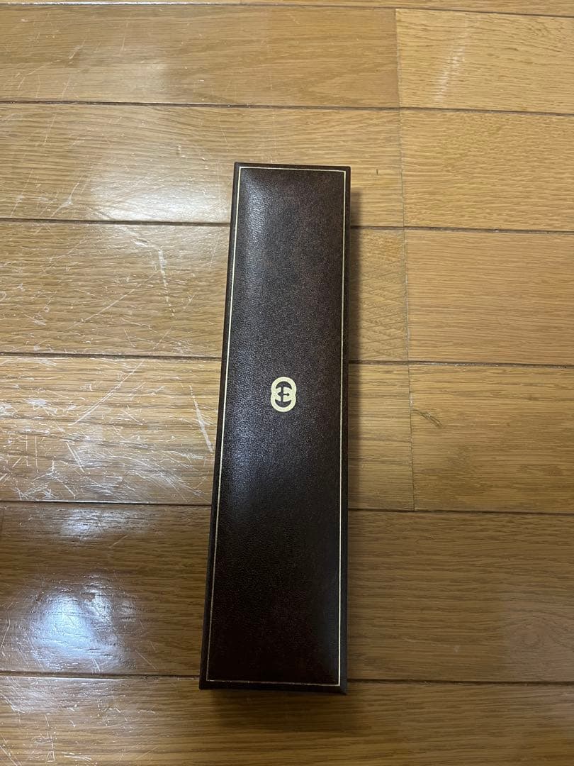 GUCCI ブラックレザー アナログ腕時計