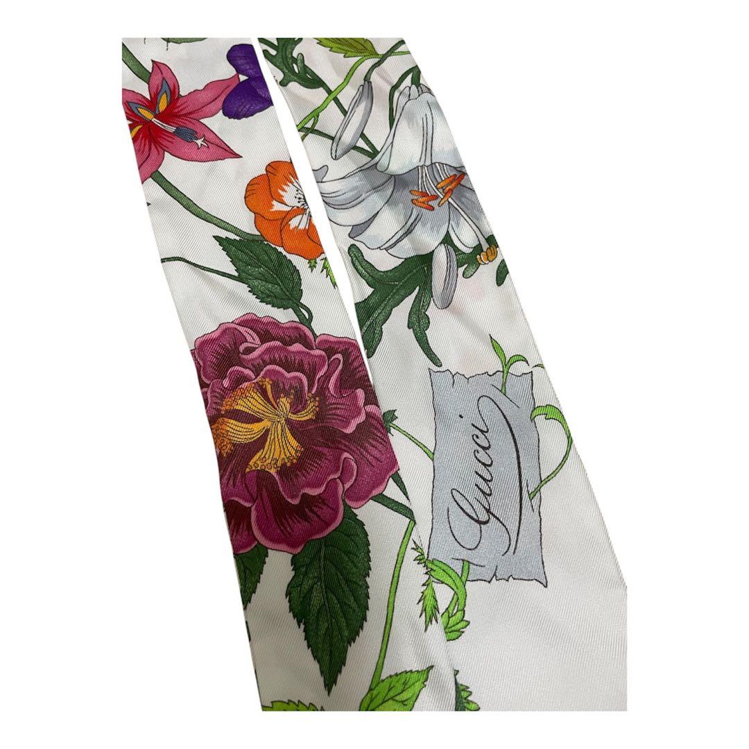 【GUCCI】美品・汚れ、破損無し フラワープリント シルクスカーフ