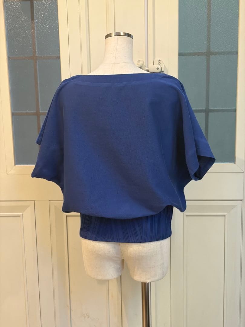 エイポックエイブル　青トップス