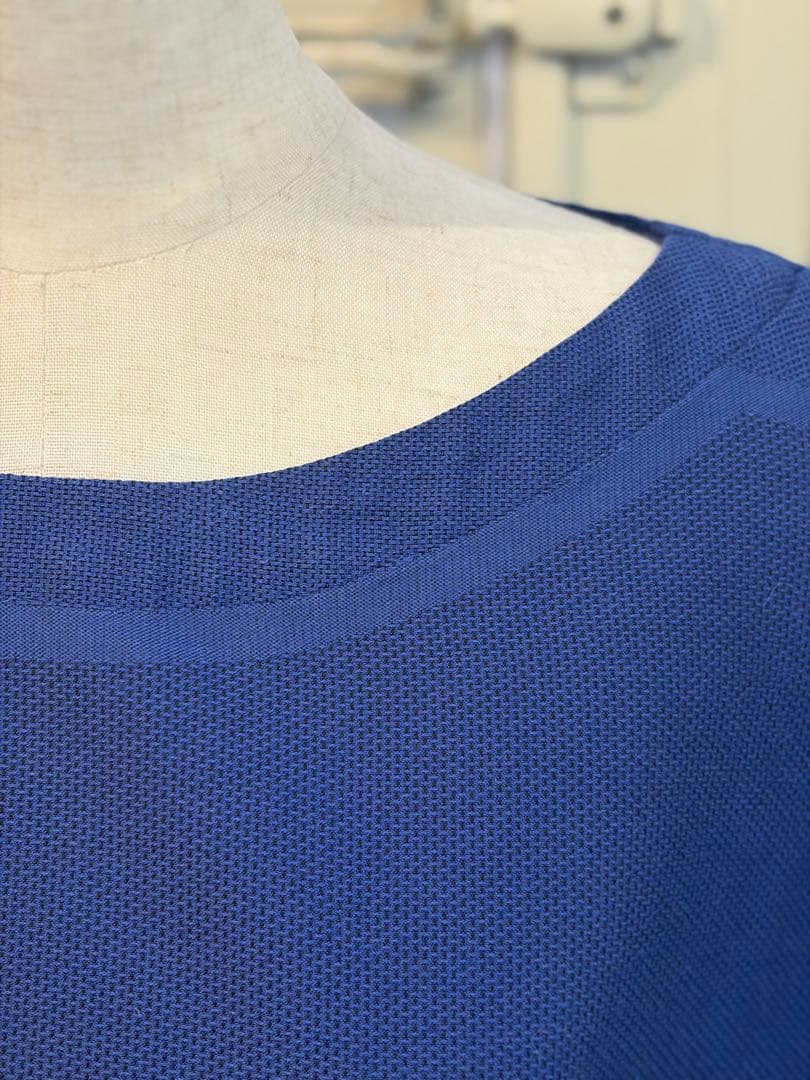 エイポックエイブル　青トップス