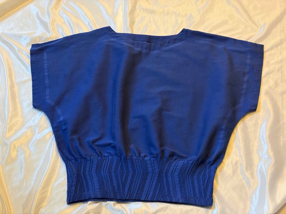 エイポックエイブル　青トップス