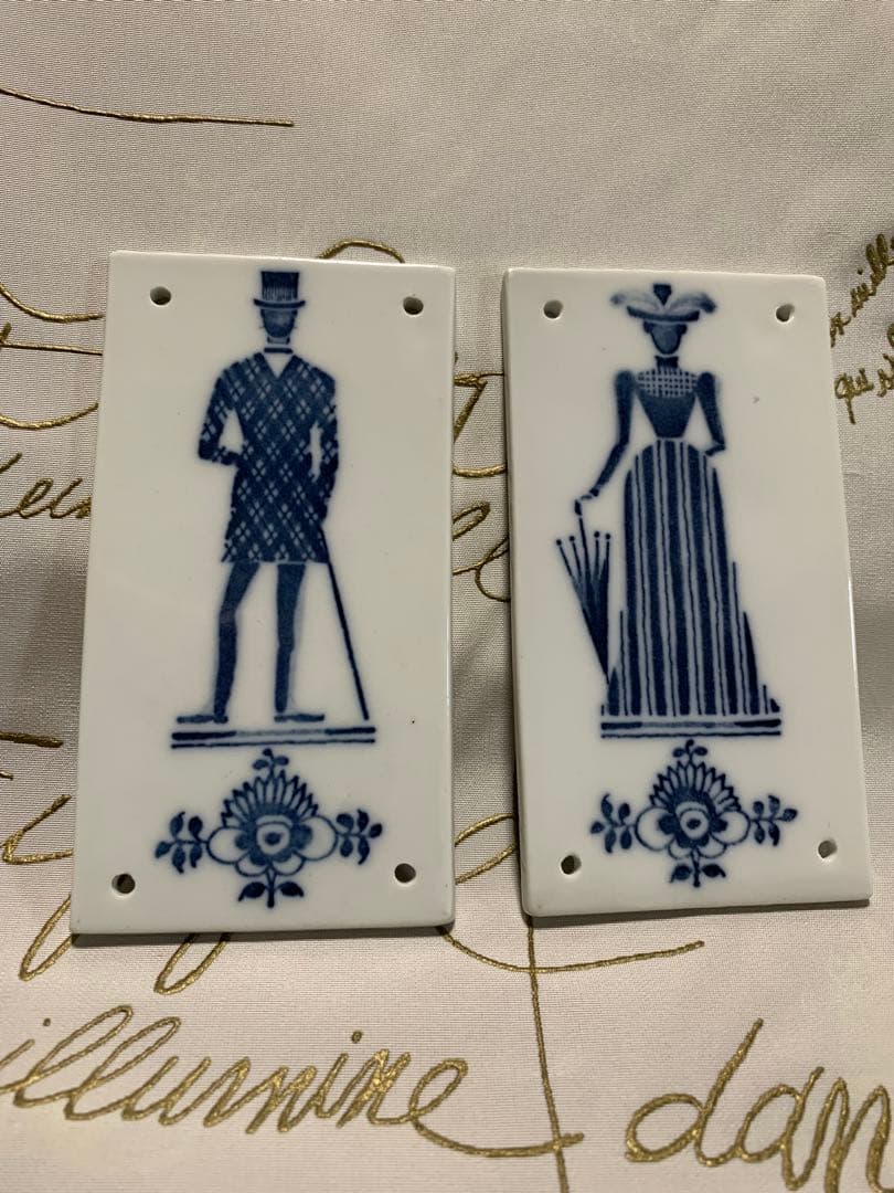 ロイヤルコペンハーゲン　ビンテージのレアな男女の陶器のプレート2枚セット！