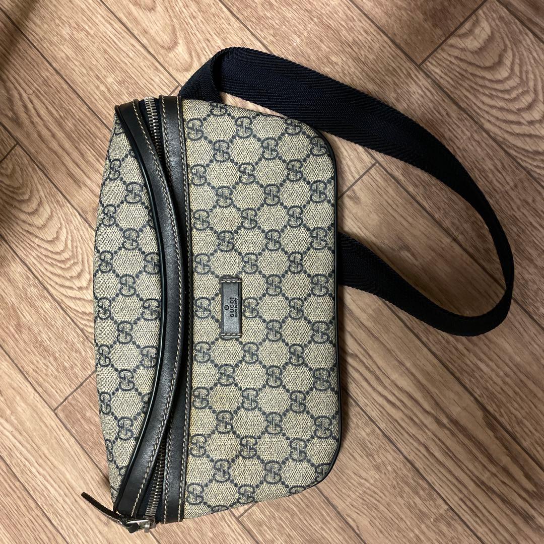 GUCCI GGキャンバス ボディバッグ