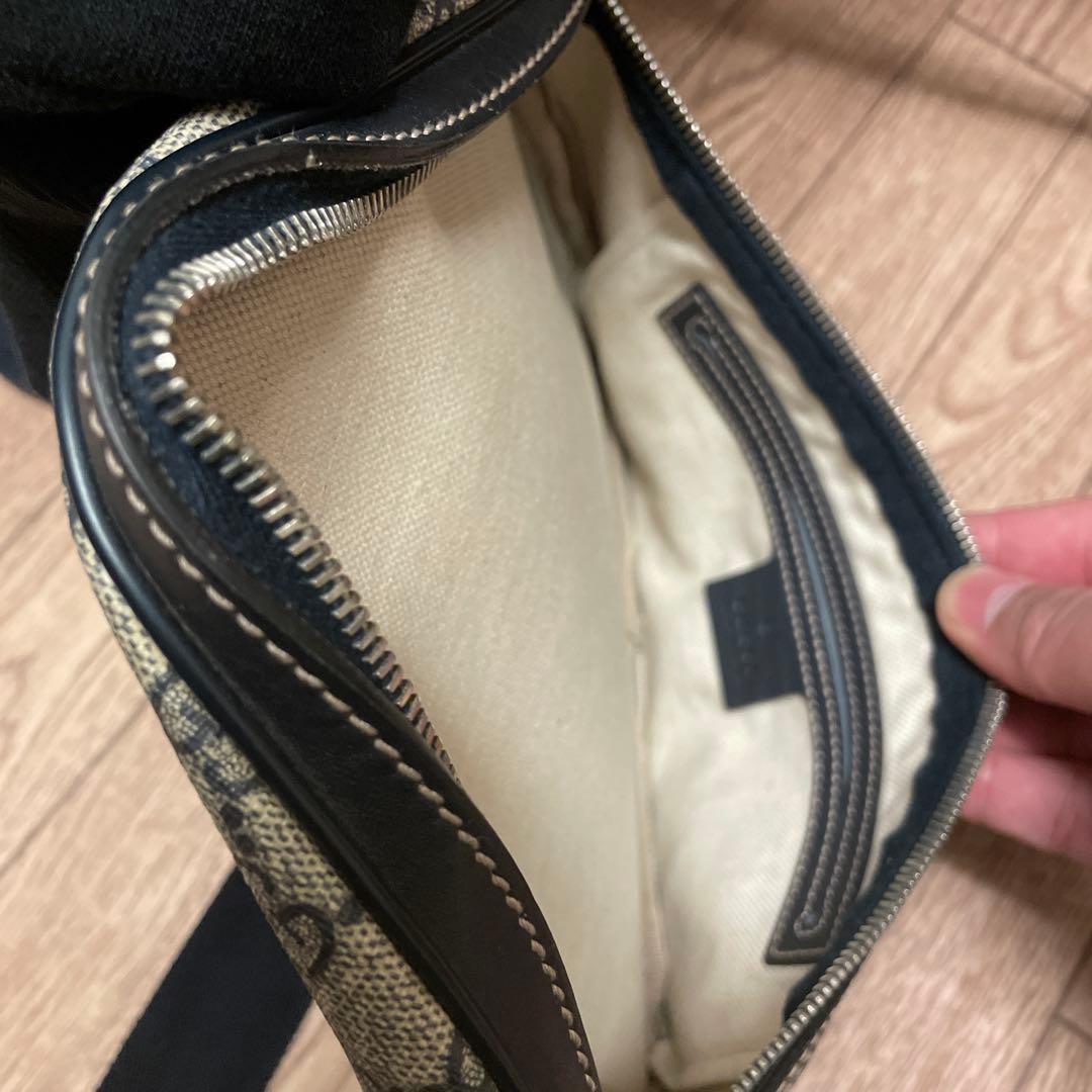 GUCCI GGキャンバス ボディバッグ