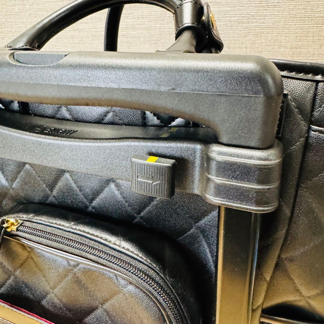 スワニー　ダイヤキルト型押しキャリートート