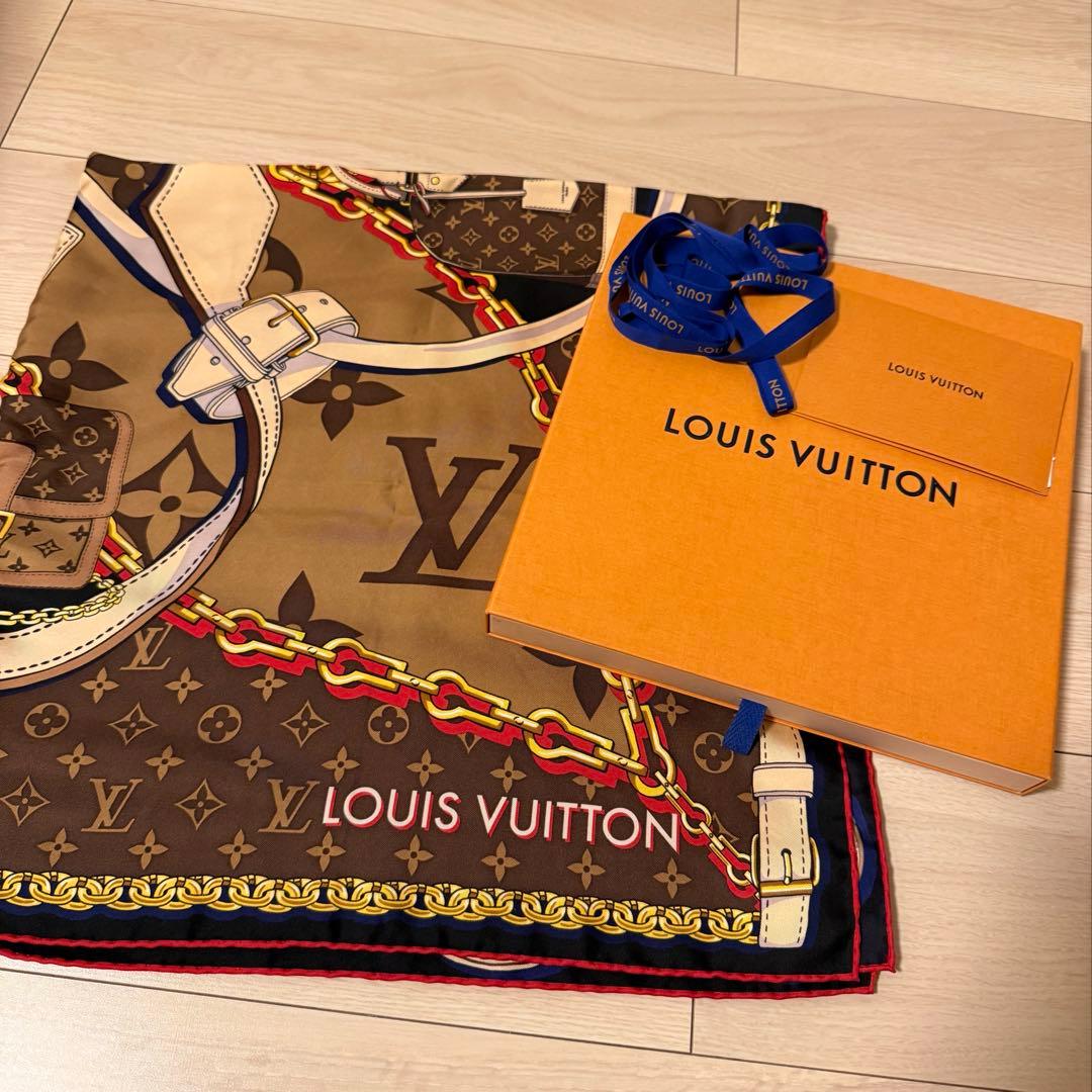 LOUIS VUITTON スカーフ チェーンデザイン