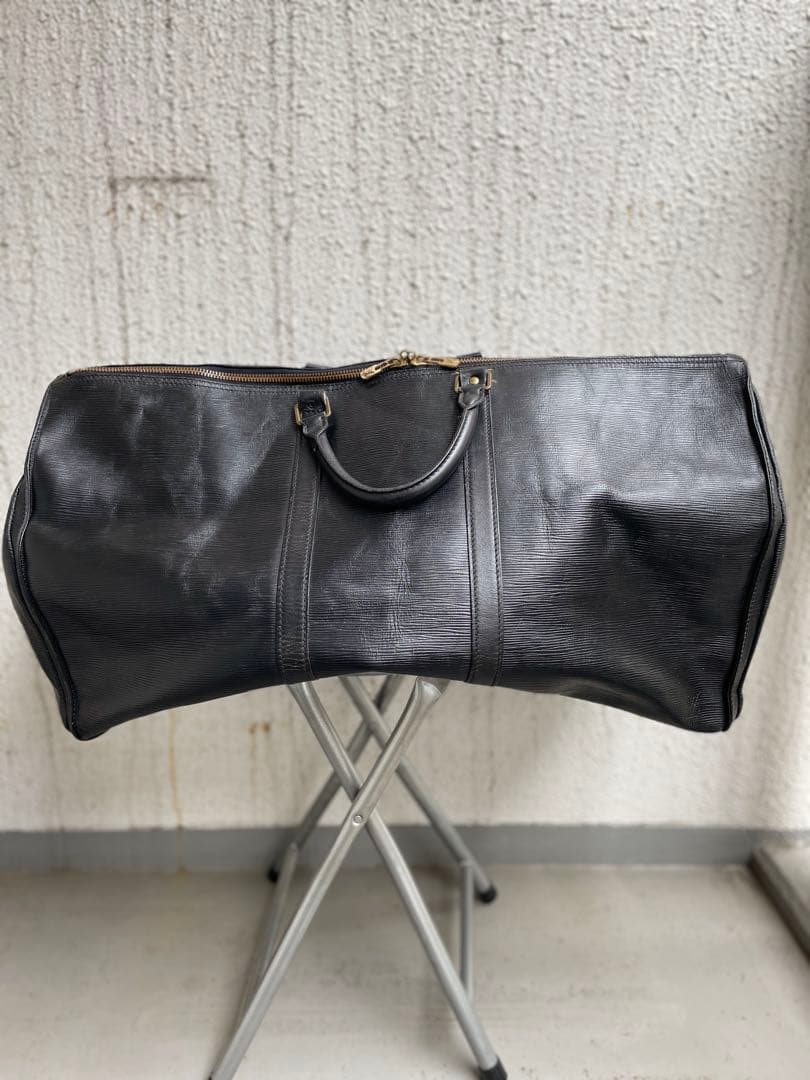 ルイヴィトン黒 KEEPALL レザー ボストンバッグ。