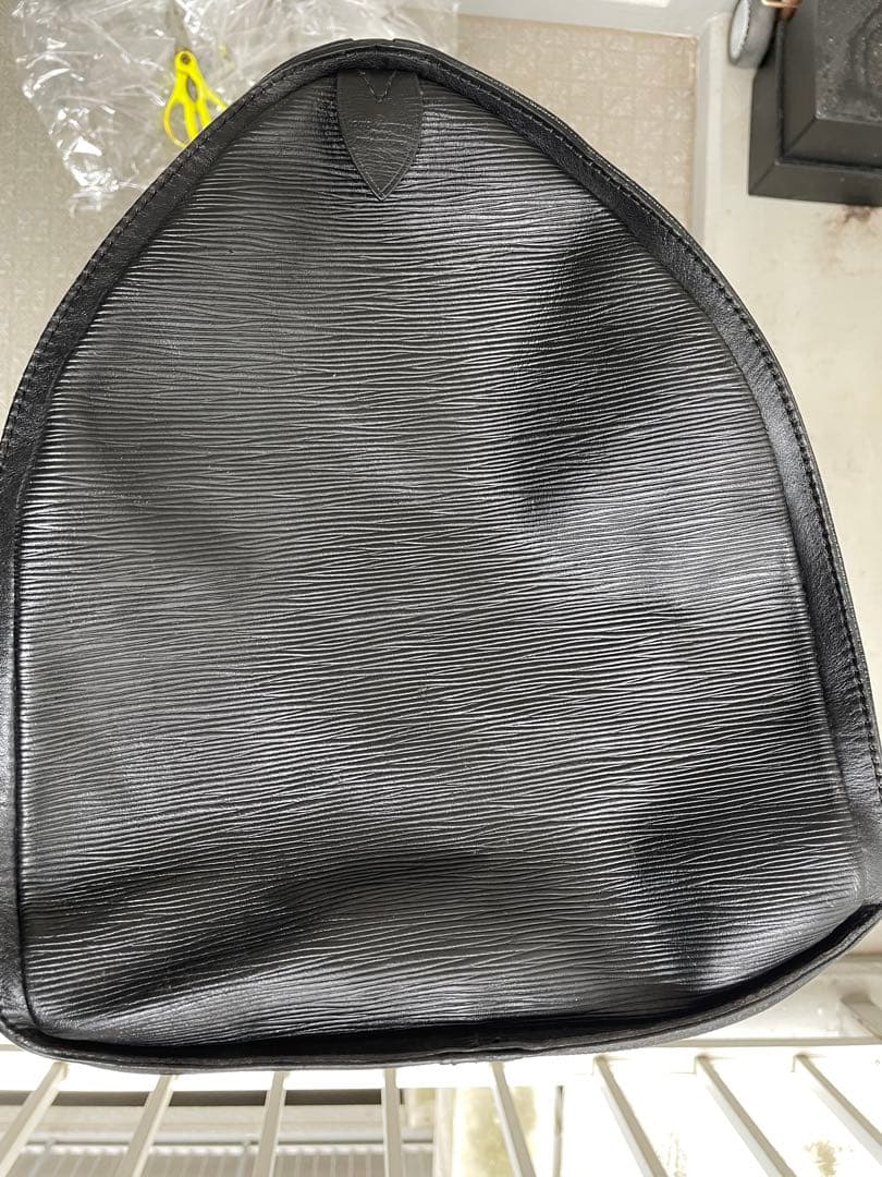 ルイヴィトン黒 KEEPALL レザー ボストンバッグ。