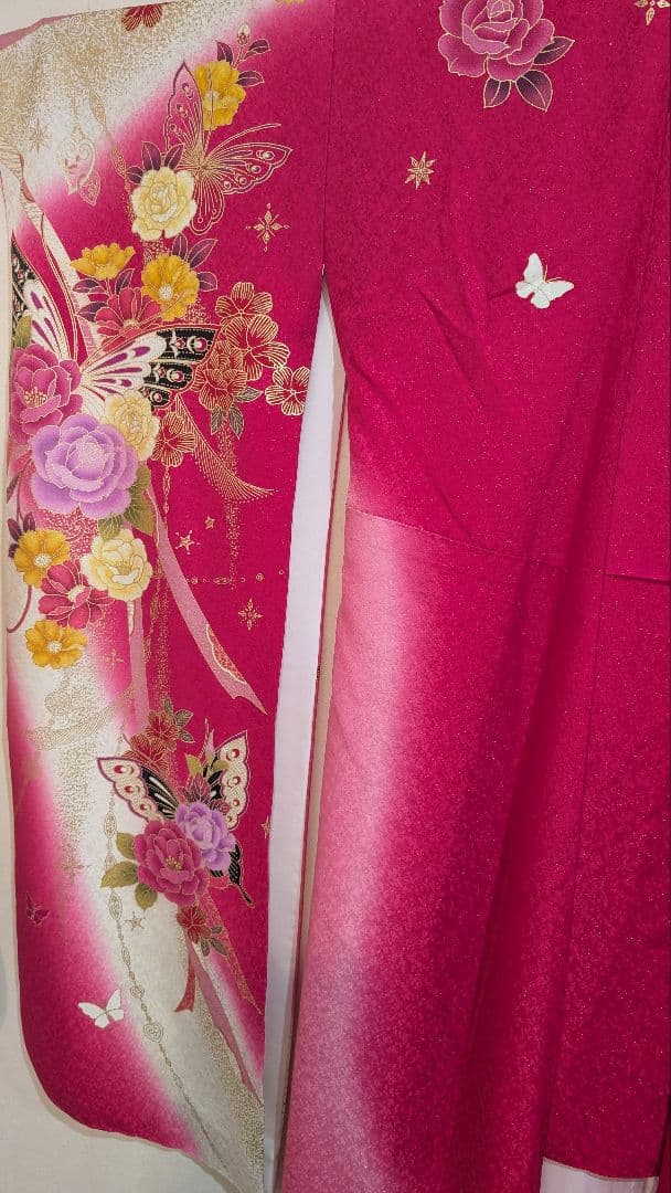 【美品】ピンク地に花や蝶の柄•振袖•Ｌサイズ