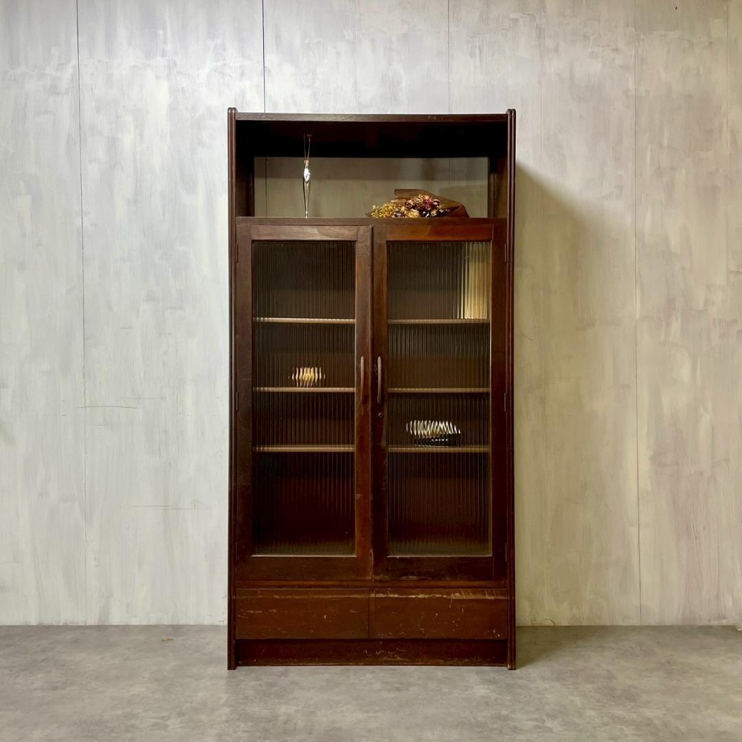 ヴィンテージ ガラスキャビネット モールガラス 本棚 食器棚 古家具 木製