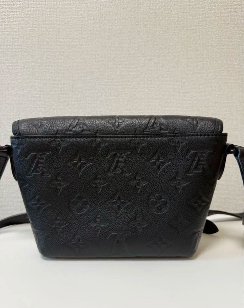 reo *〈美品〉ルイヴィトン パルス・ウェアラブルウォレット